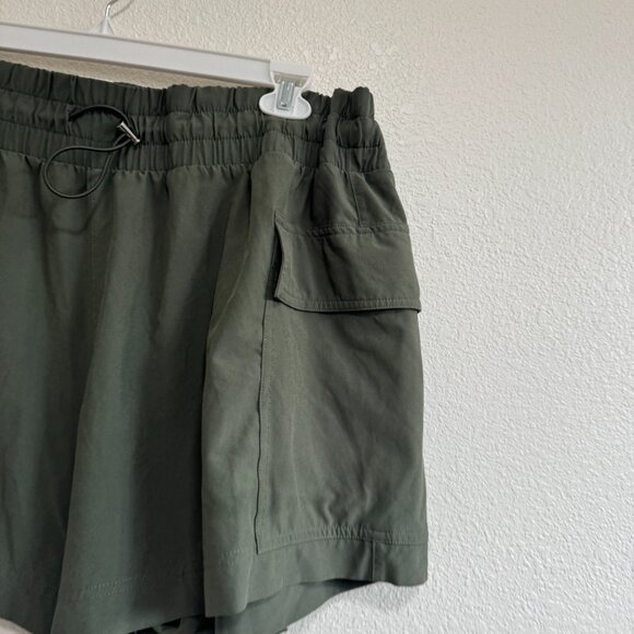 Abercrombie and Fitch Traveler Shorts with Cargo Pockets in Army Green XL - Picture 4 of 12